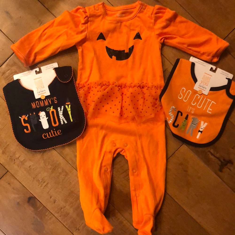 9M pumpkin onesie footed with tulle. Also 2 Halloween bibs